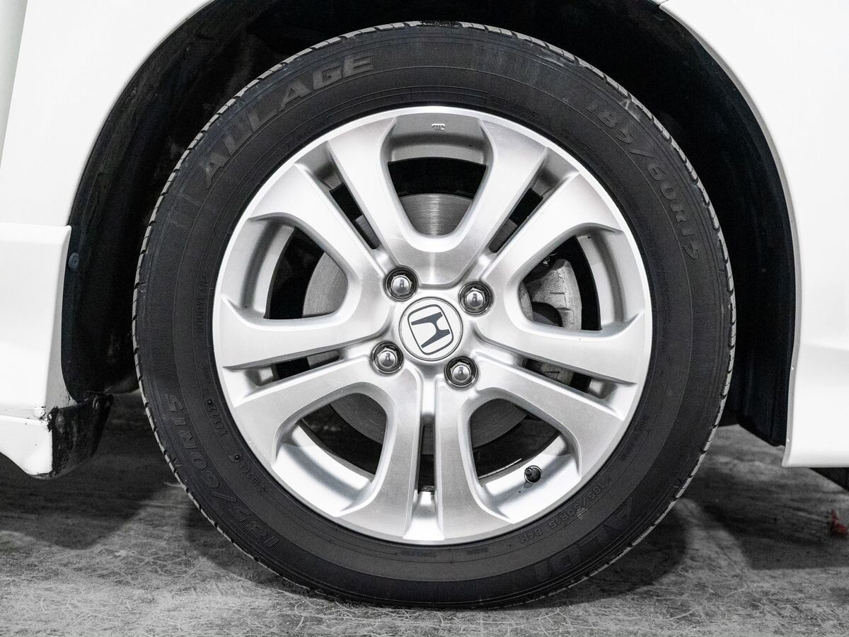 Honda Fit Shuttle 2012 - фото автомобиля