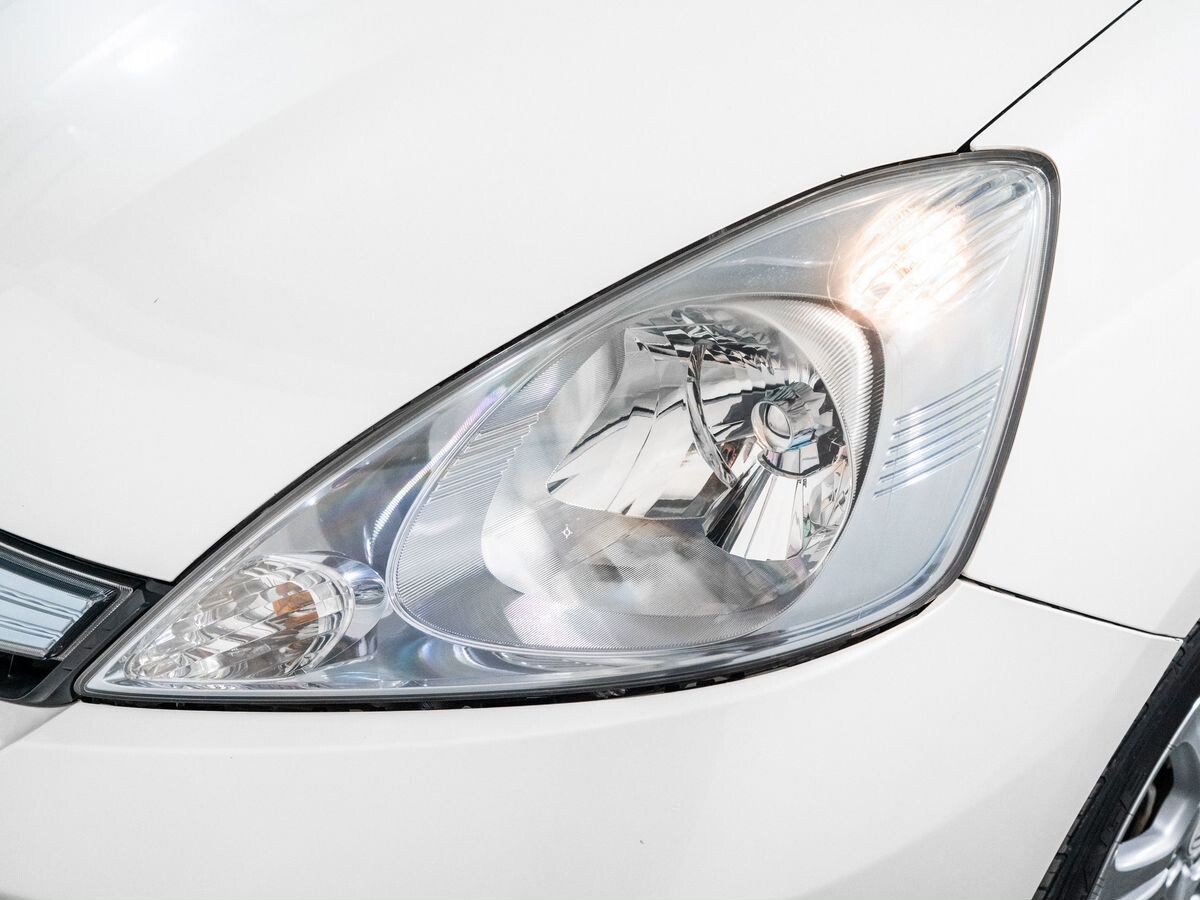 Honda Fit Shuttle 2012 - фото автомобиля