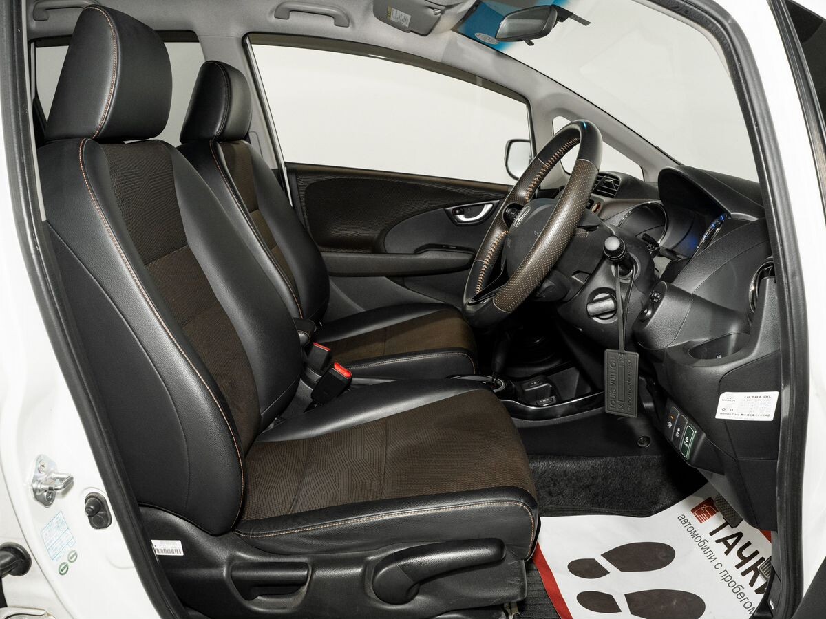 Honda Fit Shuttle 2012 - фото автомобиля