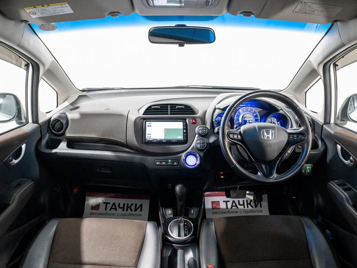 Honda Fit Shuttle 2012 - фото автомобиля