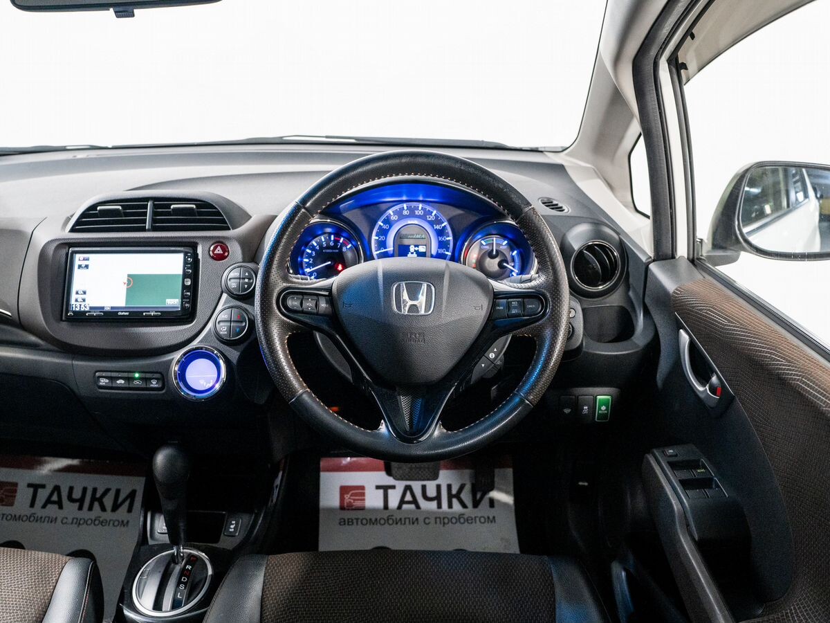 Honda Fit Shuttle 2012 - фото автомобиля