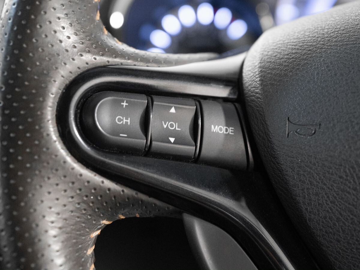 Honda Fit Shuttle 2012 - фото автомобиля