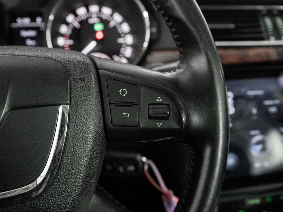 Skoda Superb 2012 - фото автомобиля