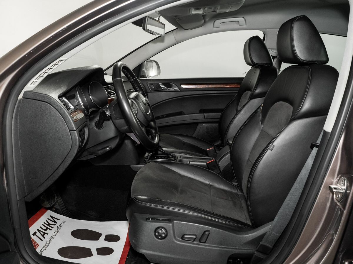 Skoda Superb 2012 - фото автомобиля