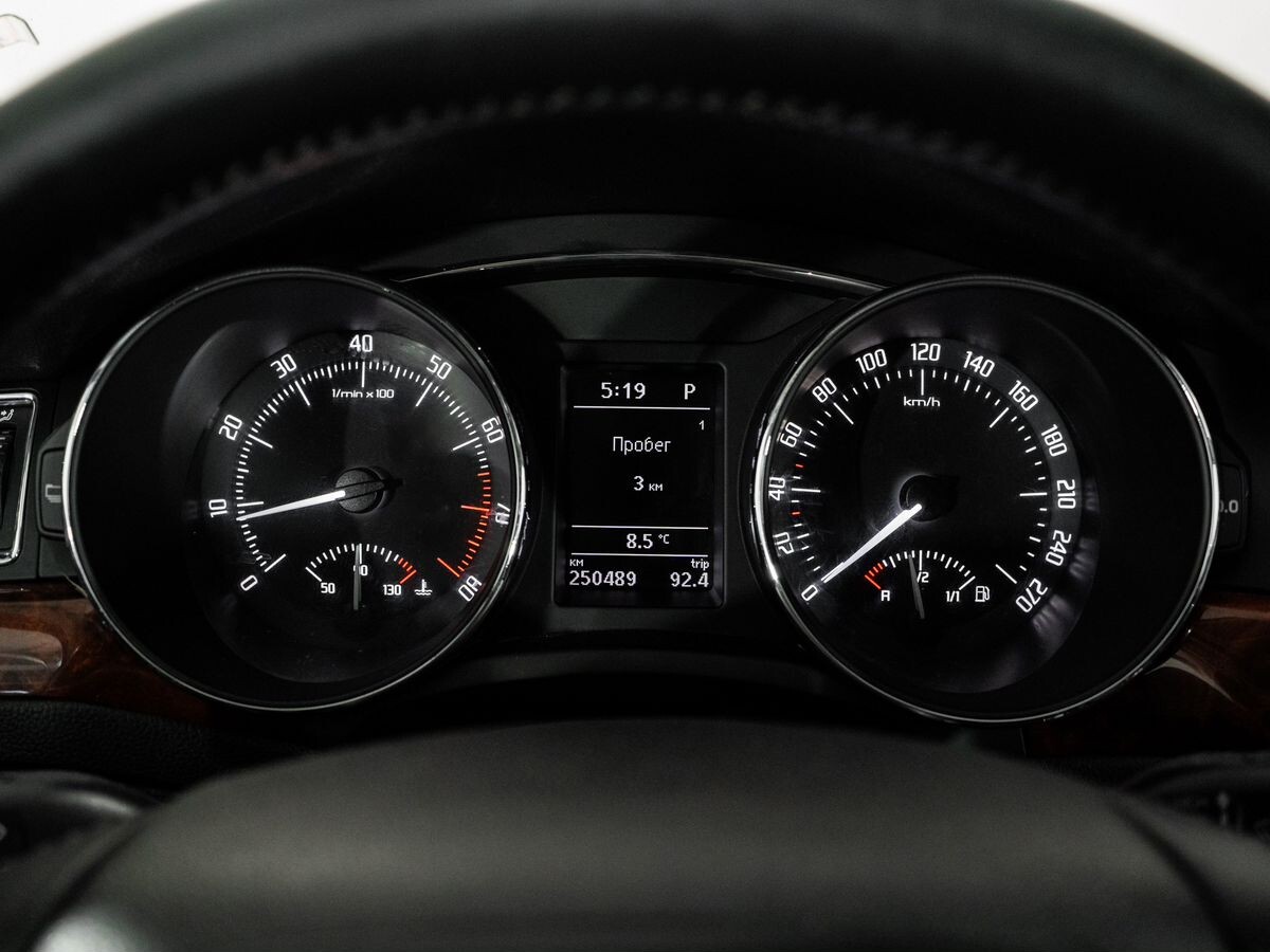 Skoda Superb 2012 - фото автомобиля