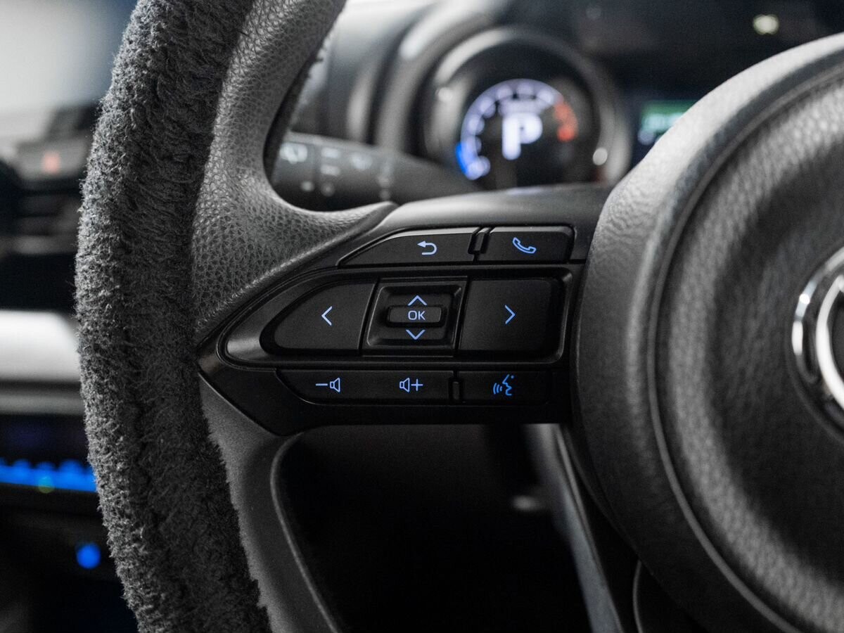 Toyota Yaris 2020 - фото автомобиля
