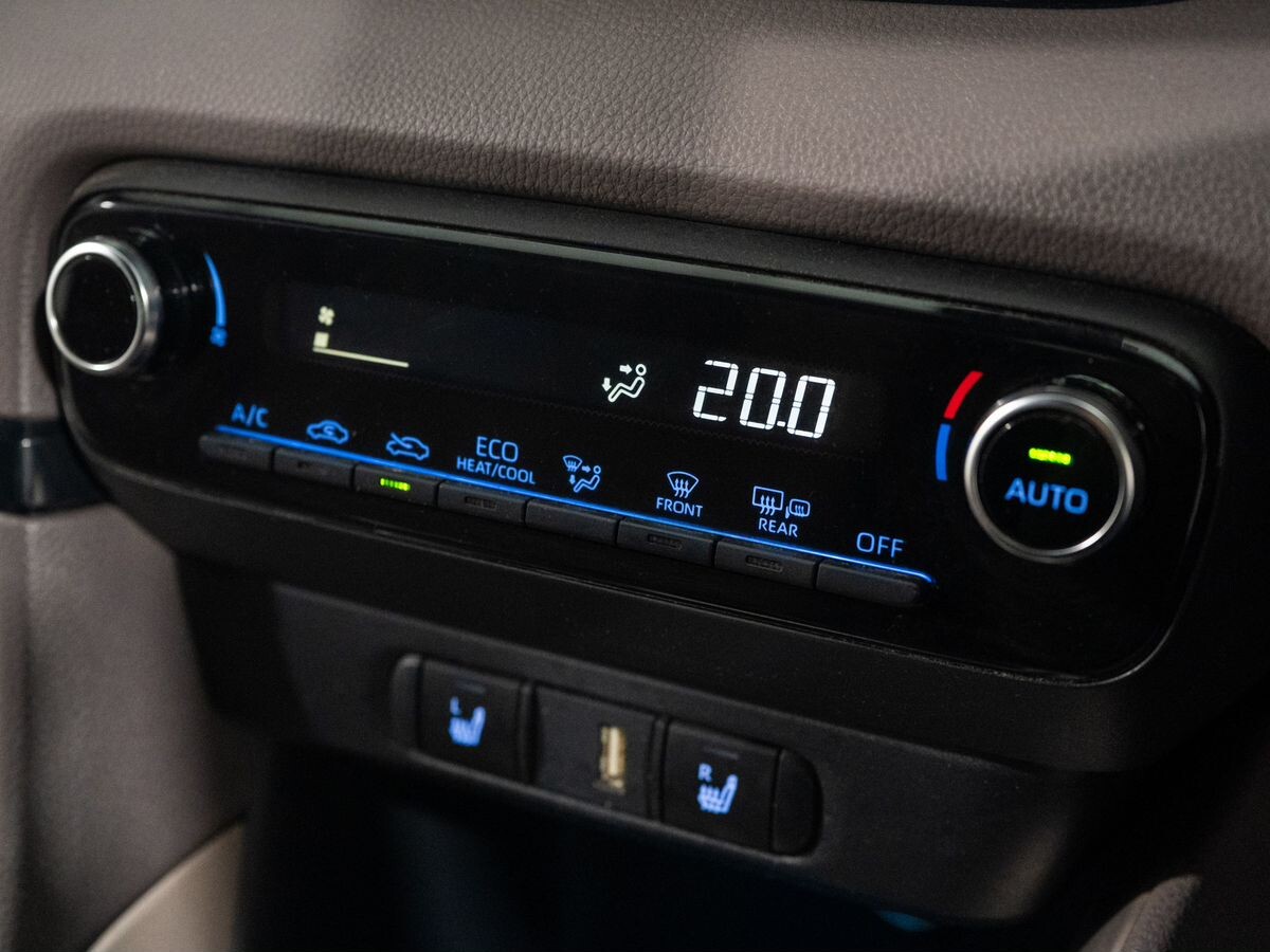 Toyota Yaris 2020 - фото автомобиля