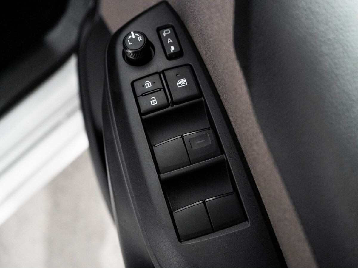 Toyota Yaris 2020 - фото автомобиля