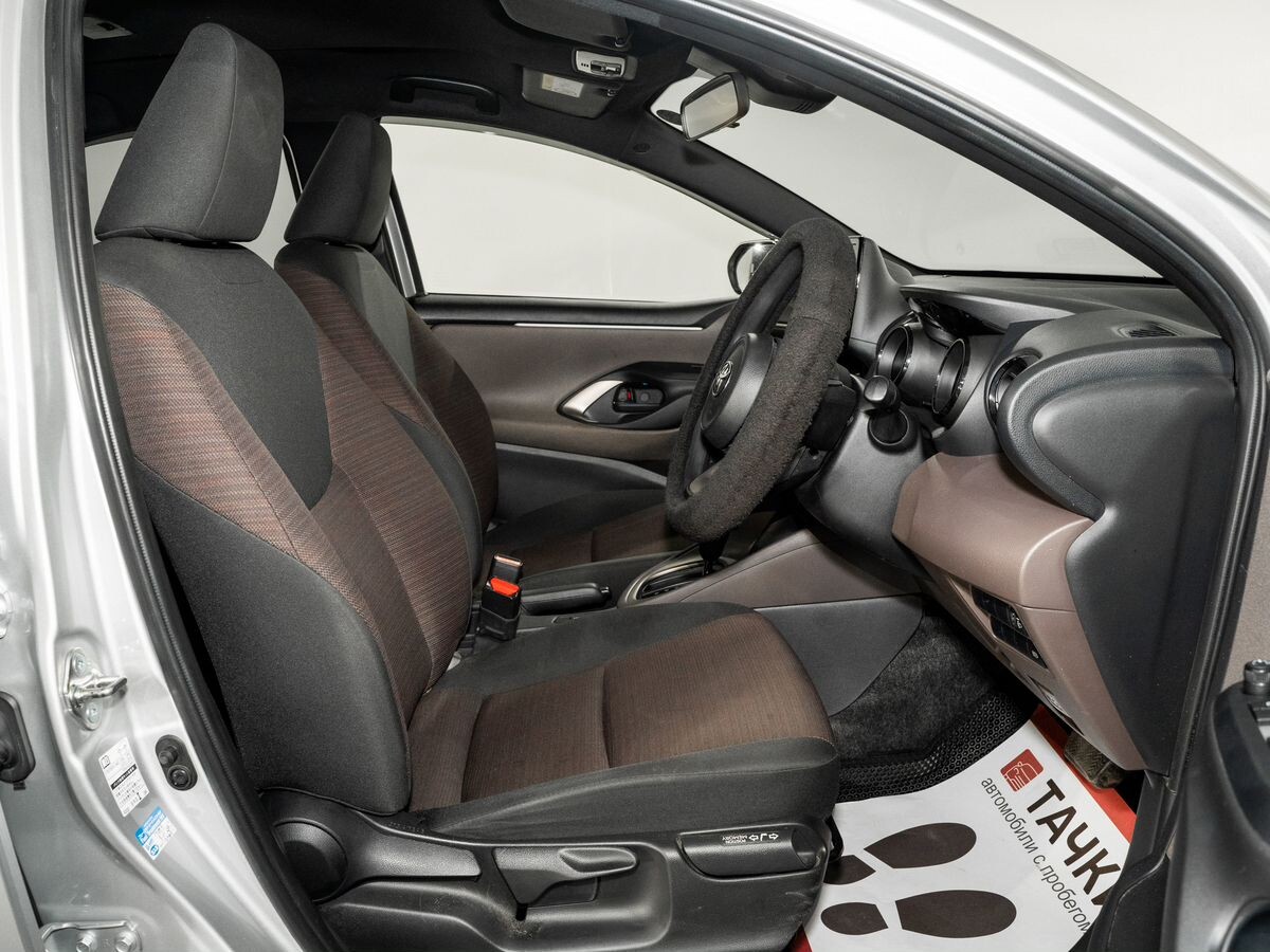Toyota Yaris 2020 - фото автомобиля