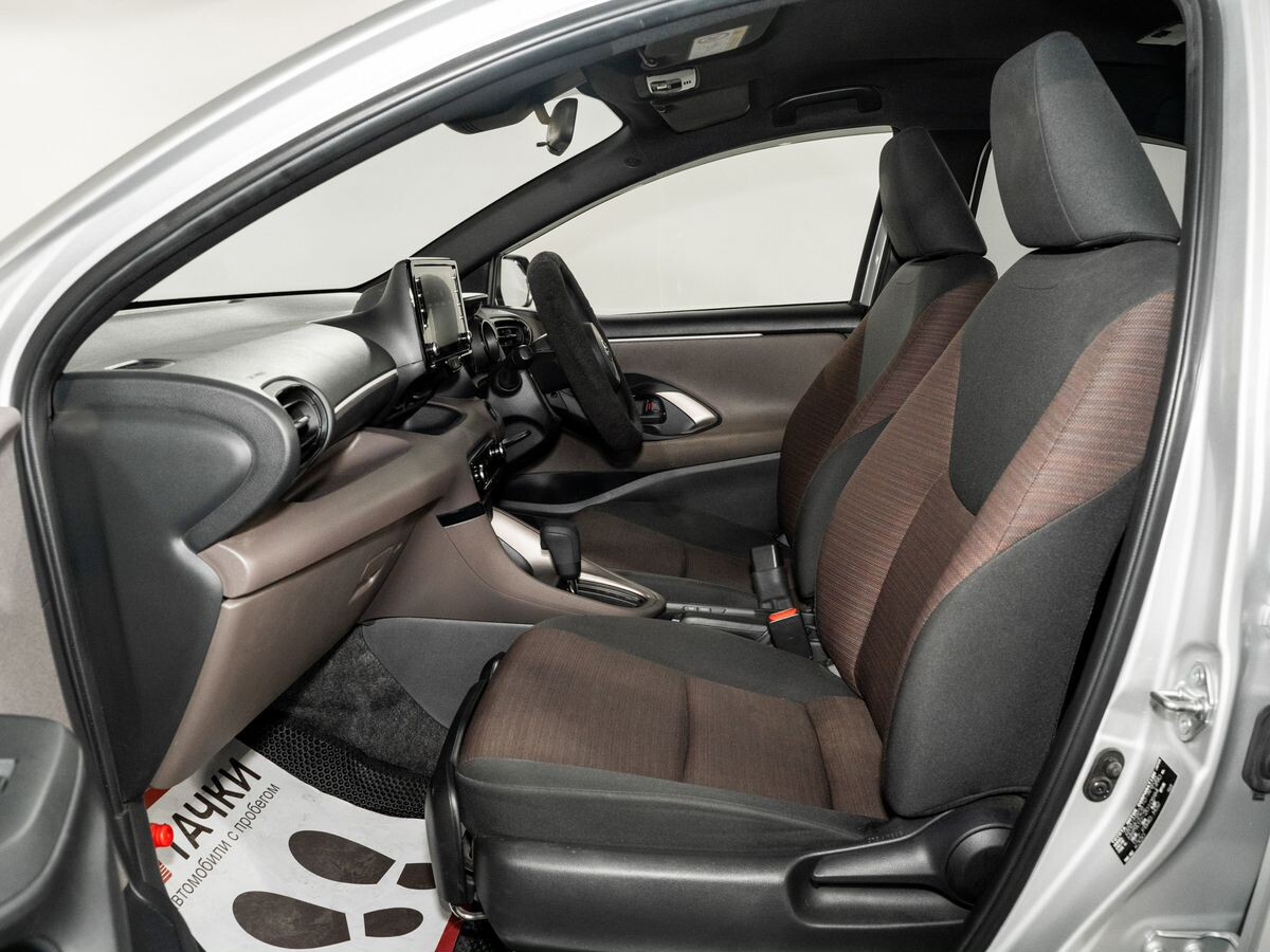 Toyota Yaris 2020 - фото автомобиля