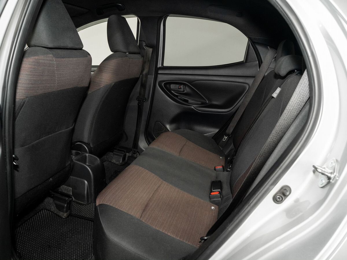 Toyota Yaris 2020 - фото автомобиля