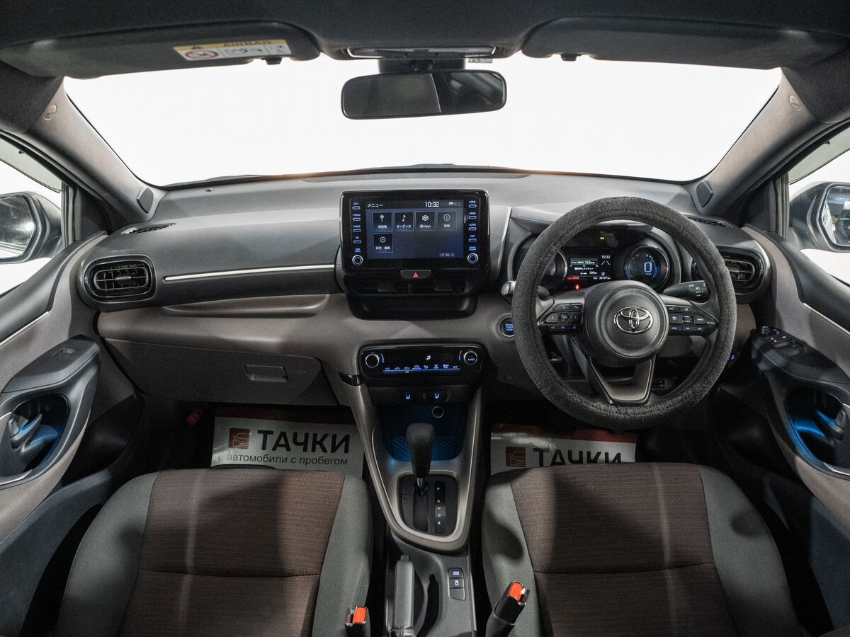 Toyota Yaris 2020 - фото автомобиля