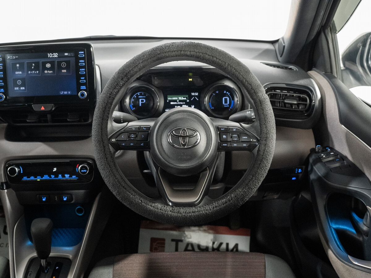 Toyota Yaris 2020 - фото автомобиля