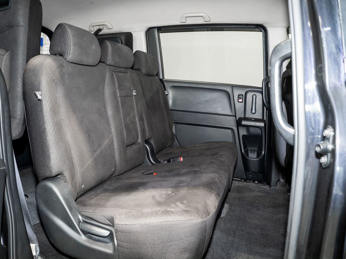 Honda Freed 2012 - фото автомобиля