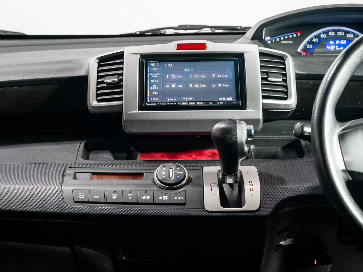 Honda Freed 2012 - фото автомобиля