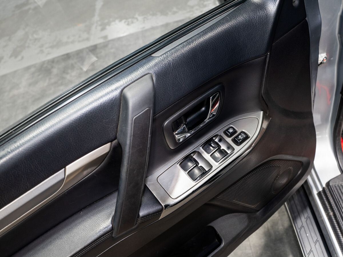 Mitsubishi Pajero 2011 - фото автомобиля