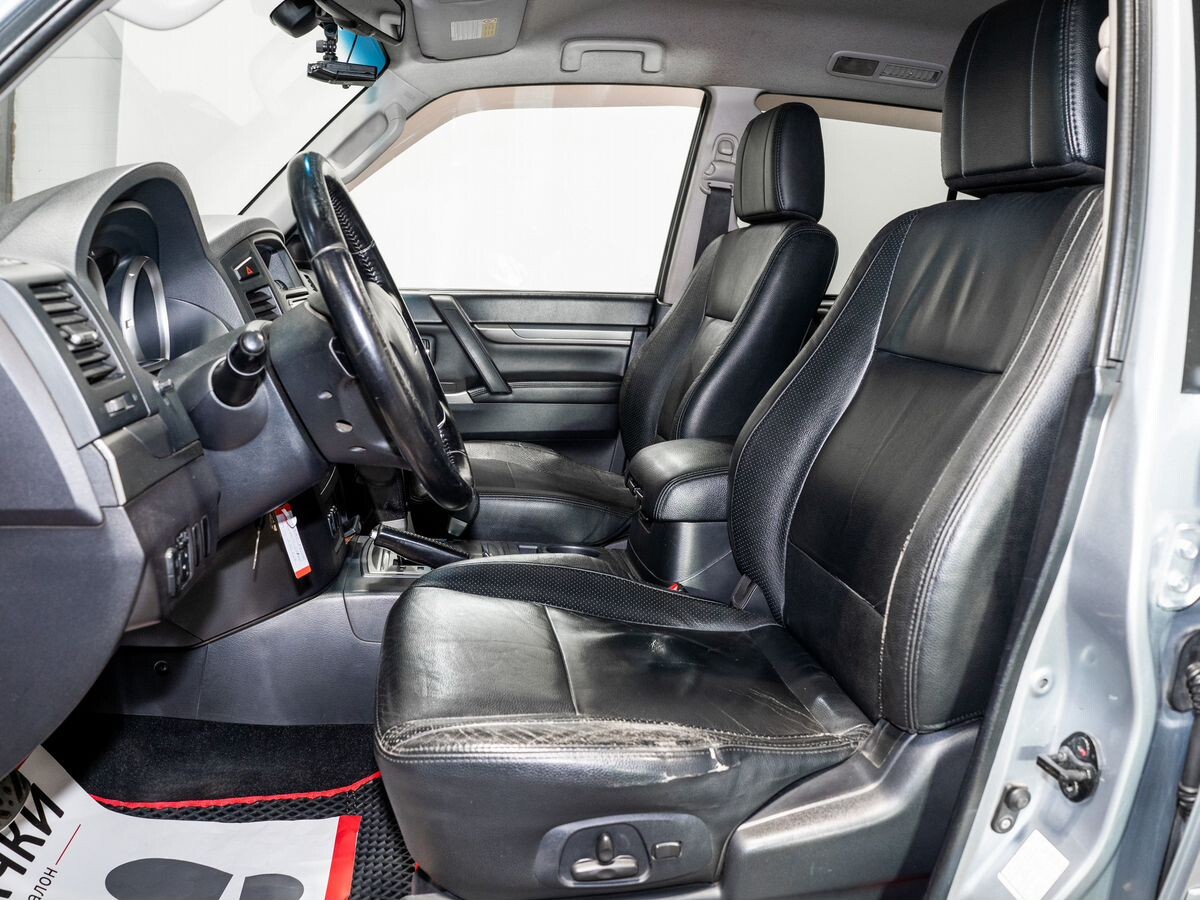 Mitsubishi Pajero 2011 - фото автомобиля