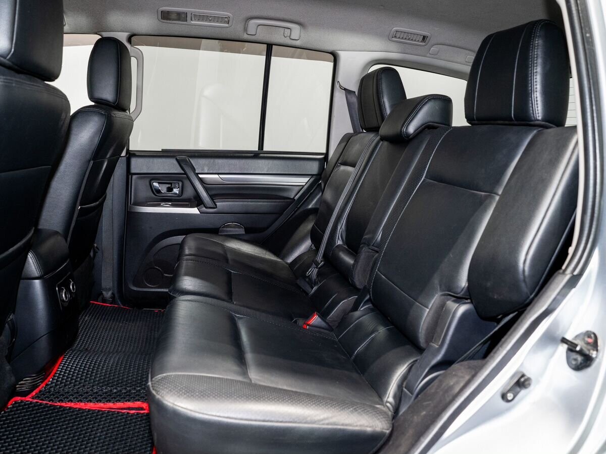 Mitsubishi Pajero 2011 - фото автомобиля