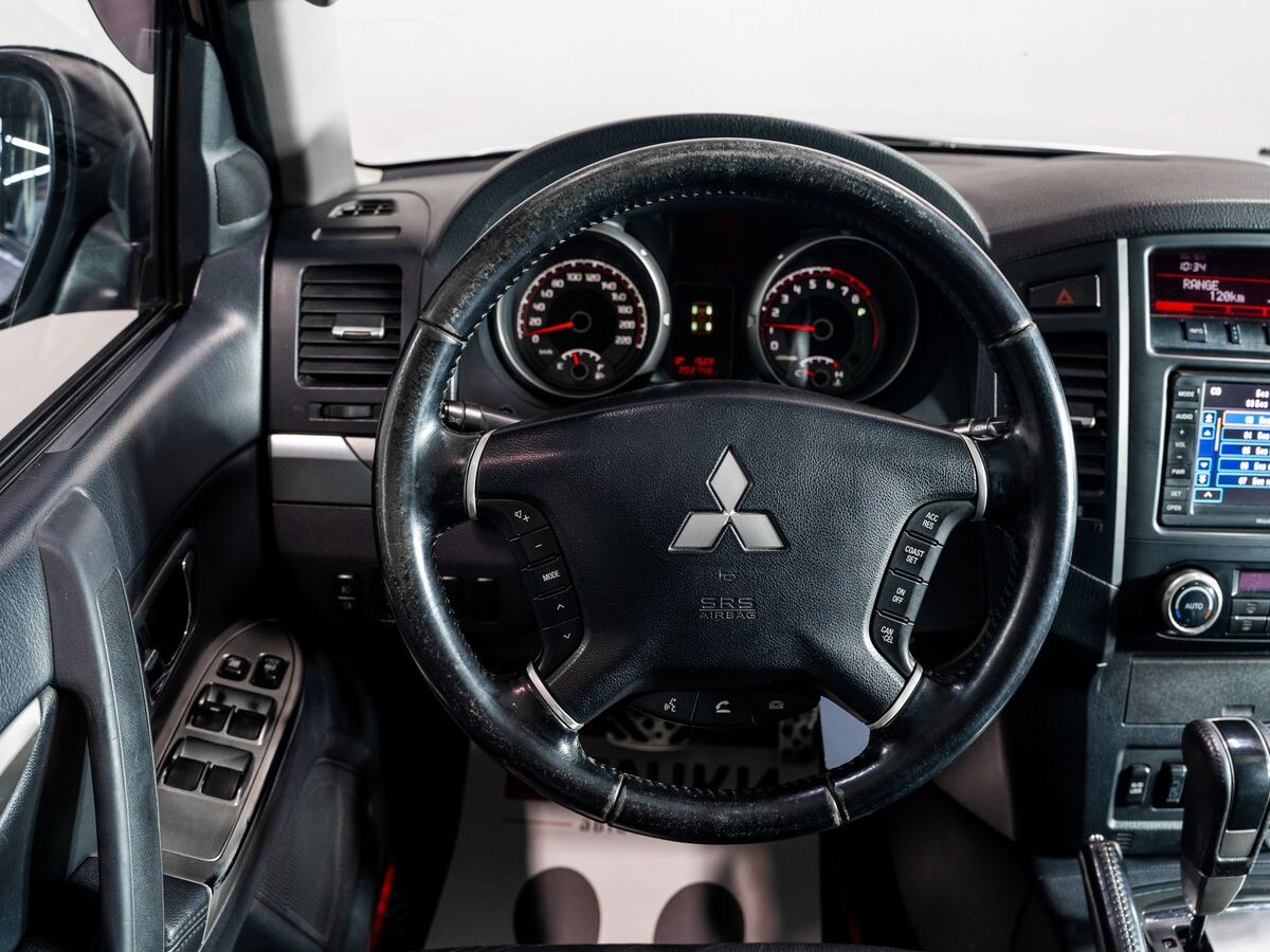Mitsubishi Pajero 2011 - фото автомобиля