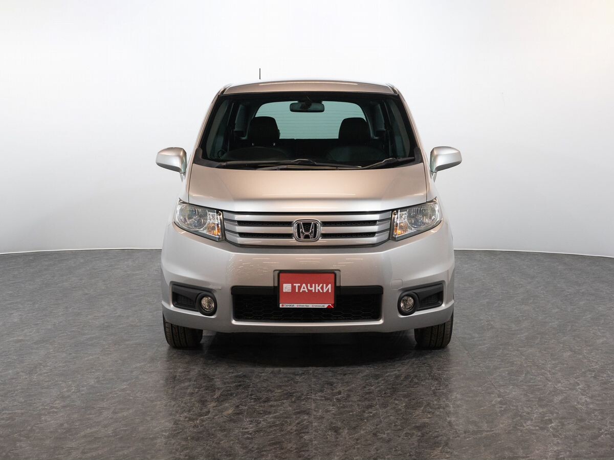 Honda Freed Spike 2011 - фото автомобиля
