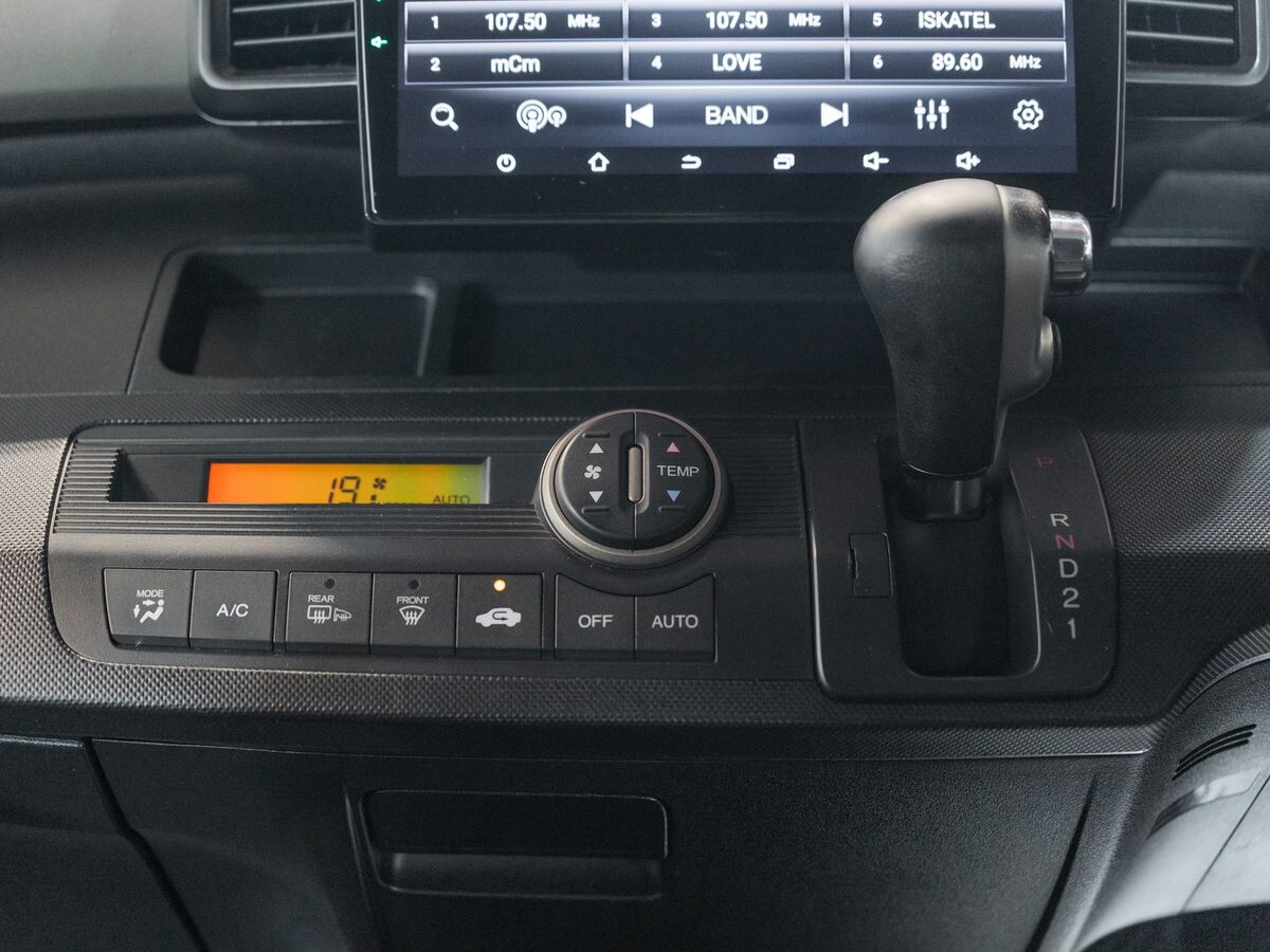 Honda Freed Spike 2011 - фото автомобиля
