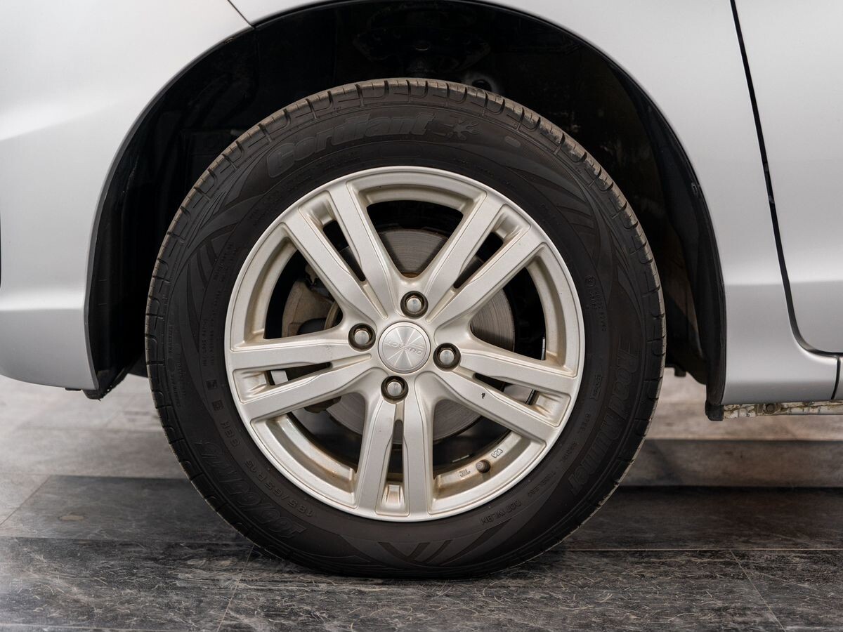 Honda Freed Spike 2011 - фото автомобиля