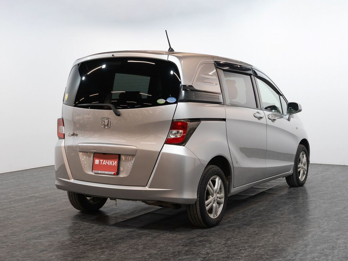 Honda Freed Spike 2011 - фото автомобиля