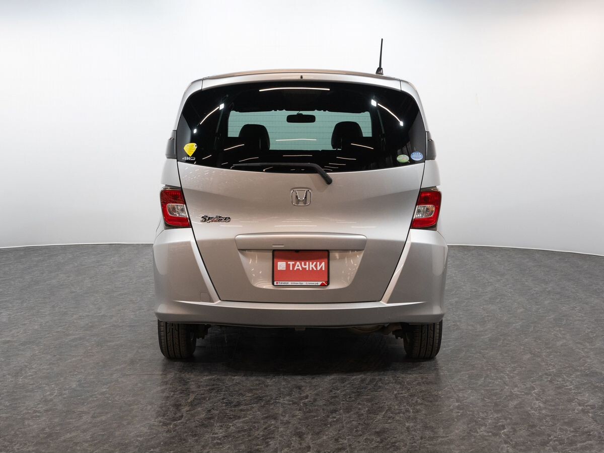 Honda Freed Spike 2011 - фото автомобиля