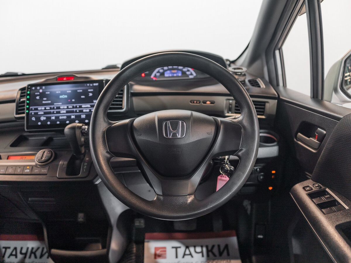Honda Freed Spike 2011 - фото автомобиля