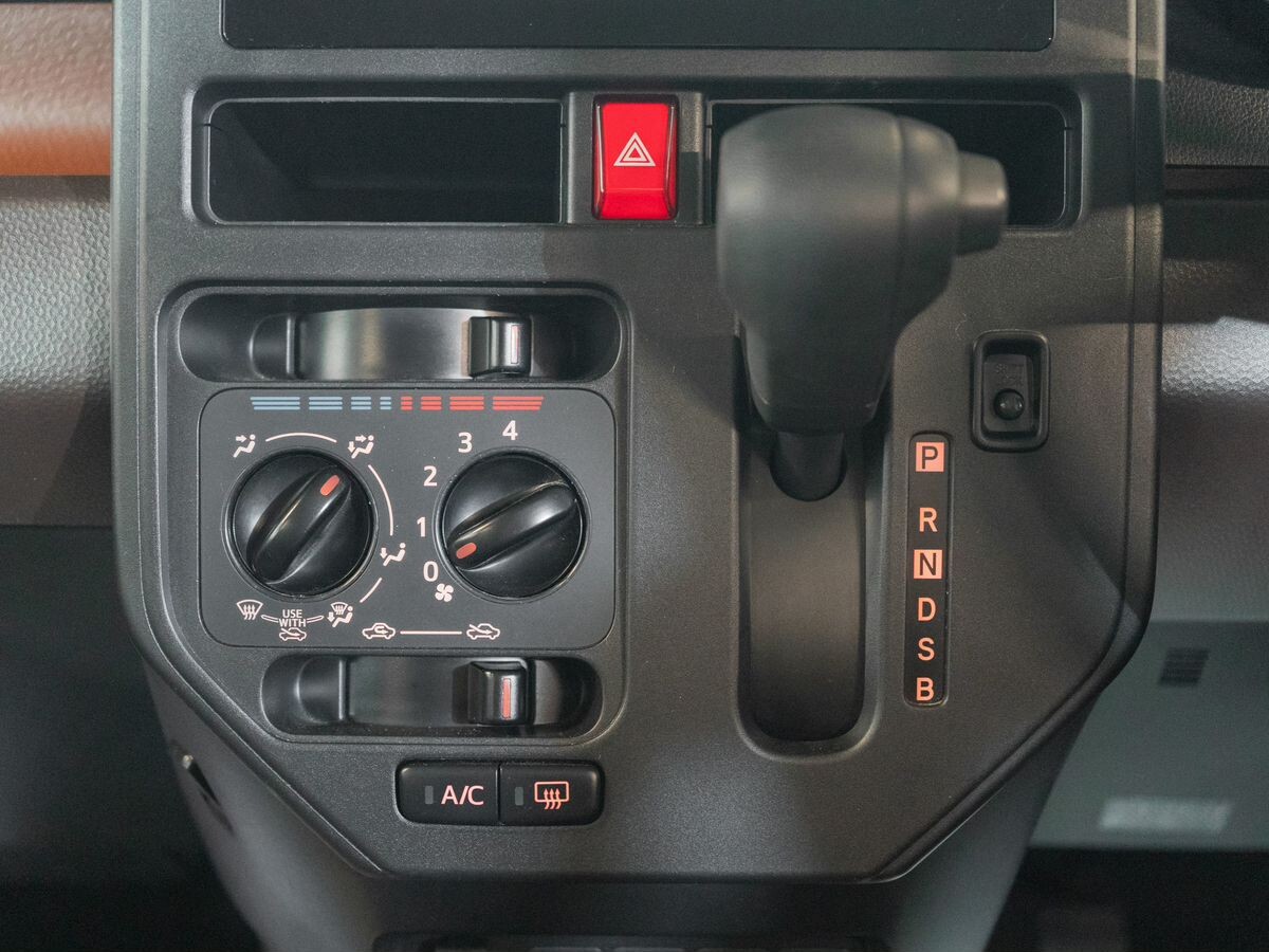 Toyota Tank 2017 - фото автомобиля