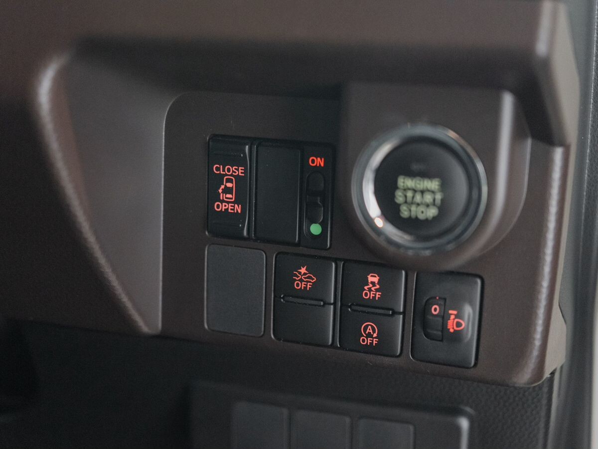 Toyota Tank 2017 - фото автомобиля