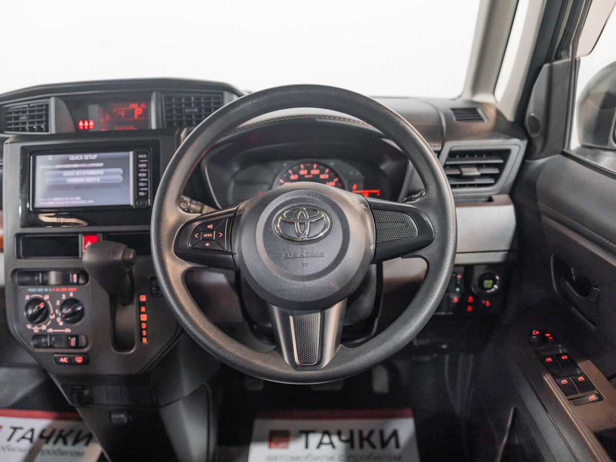 Toyota Tank 2017 - фото автомобиля