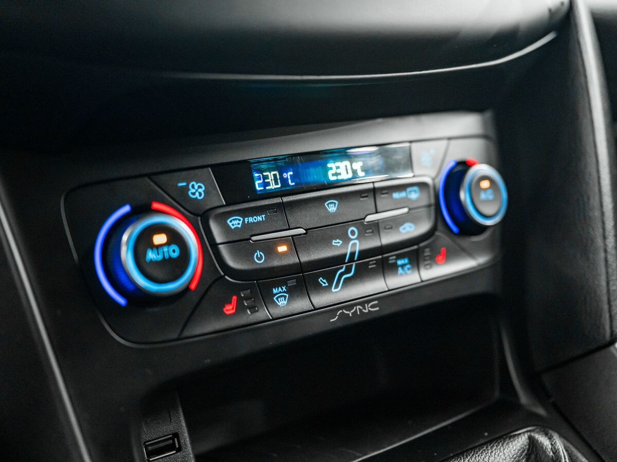 Ford Focus 2019 - фото автомобиля