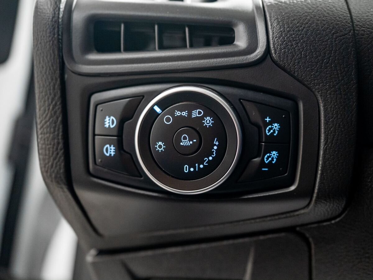 Ford Focus 2019 - фото автомобиля
