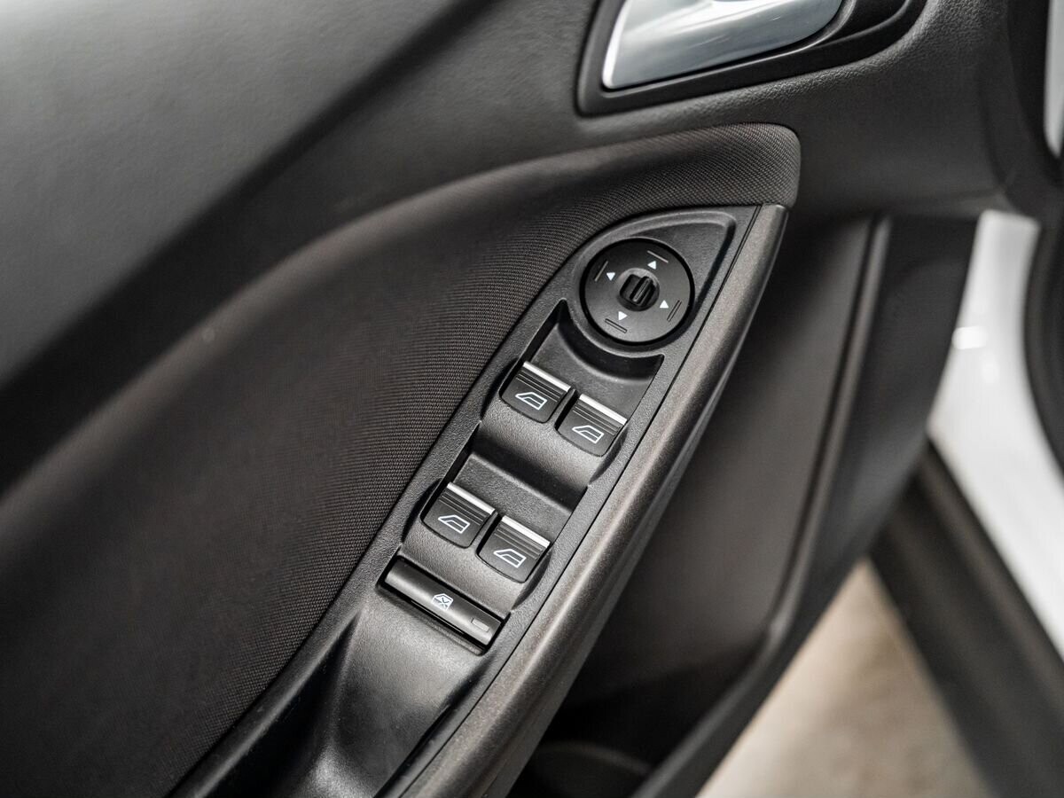 Ford Focus 2019 - фото автомобиля