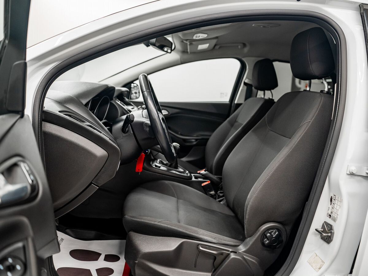 Ford Focus 2019 - фото автомобиля