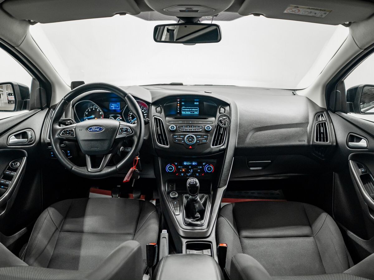 Ford Focus 2019 - фото автомобиля