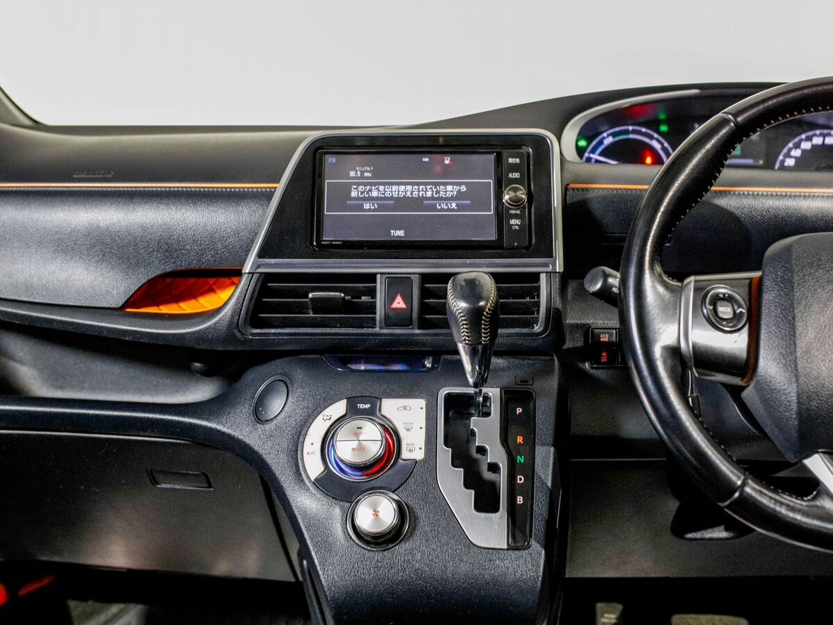 Toyota Sienta 2017 - фото автомобиля