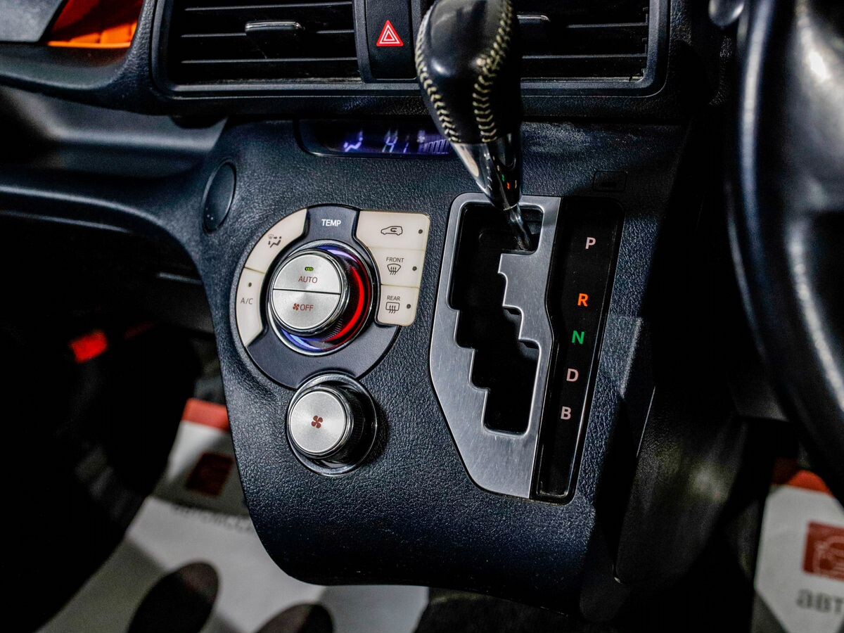 Toyota Sienta 2017 - фото автомобиля