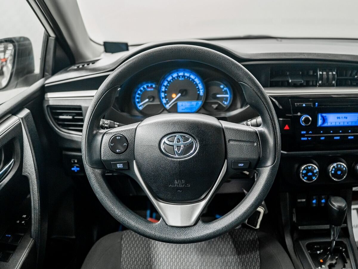 Toyota Corolla 2013 - фото автомобиля