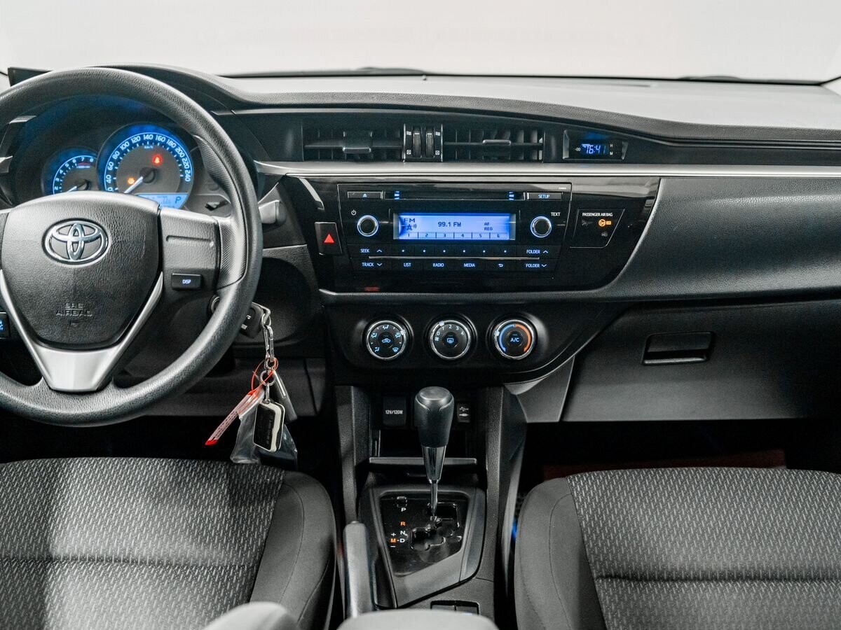 Toyota Corolla 2013 - фото автомобиля