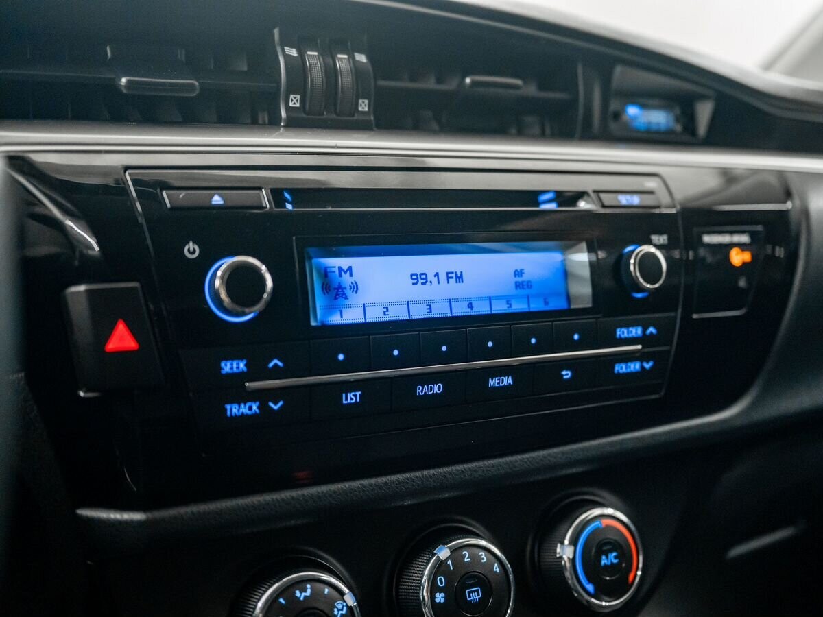Toyota Corolla 2013 - фото автомобиля