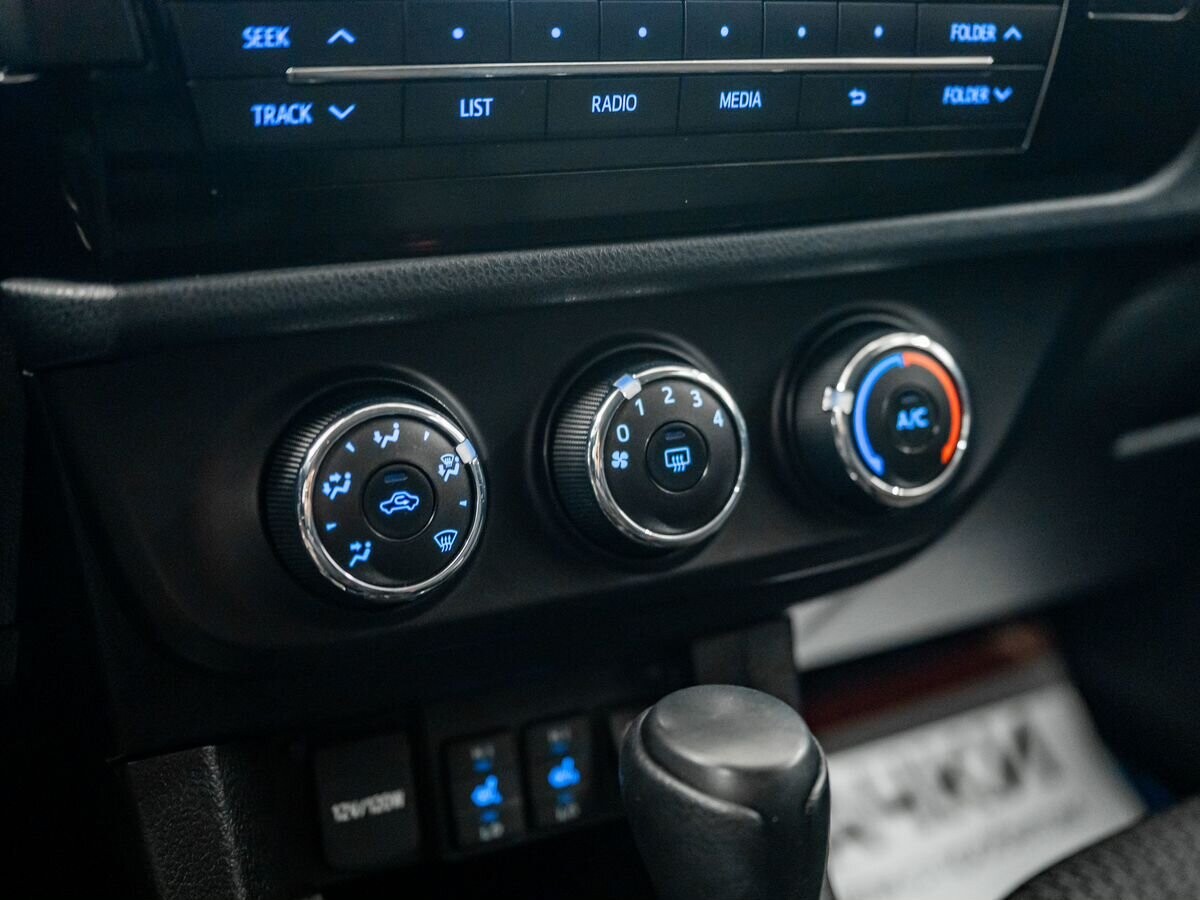 Toyota Corolla 2013 - фото автомобиля