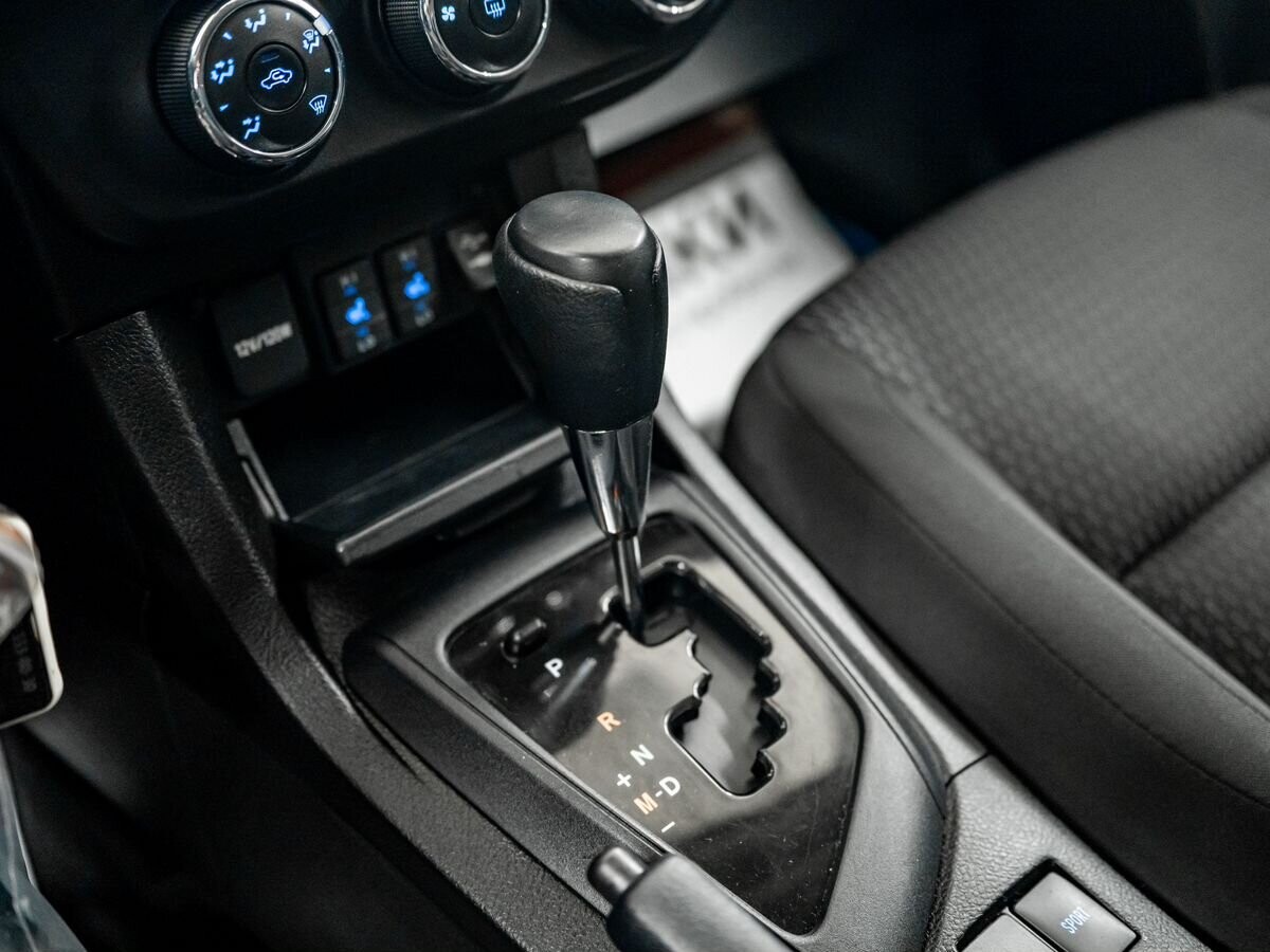 Toyota Corolla 2013 - фото автомобиля