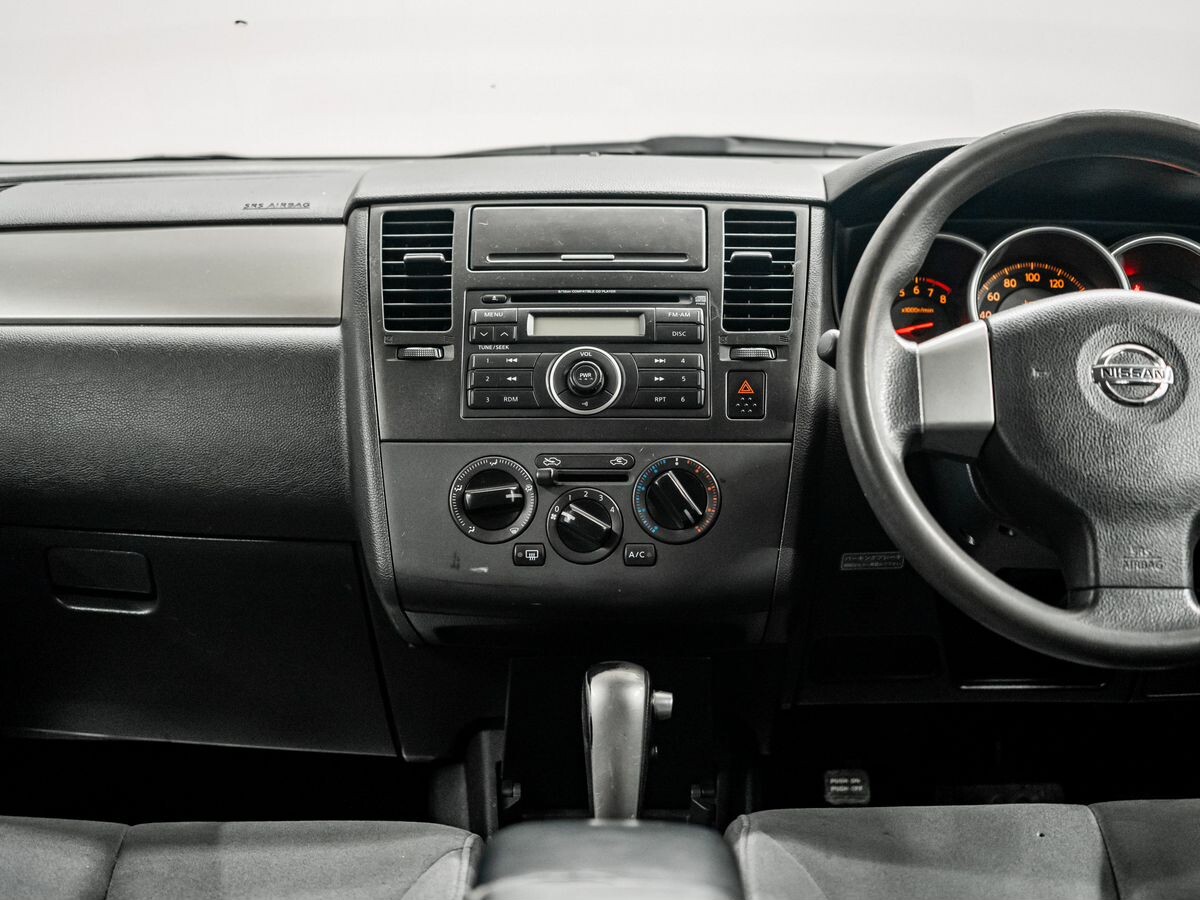 Nissan Tiida Latio 2006 - фото автомобиля