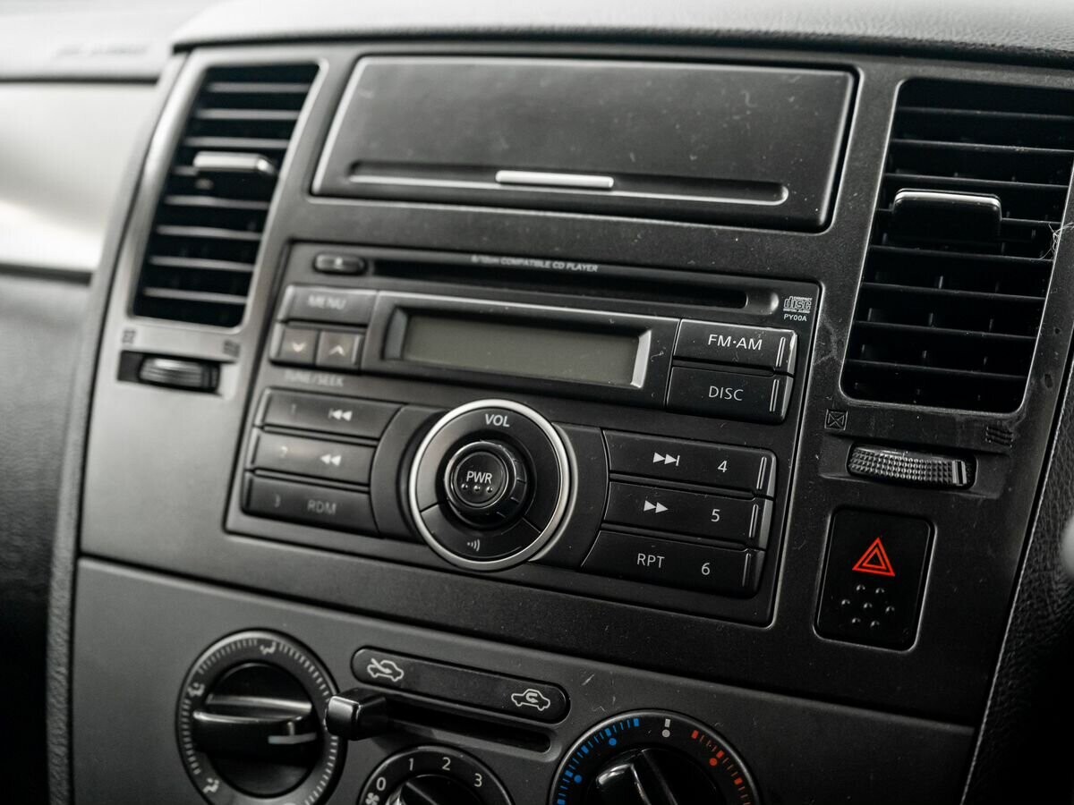 Nissan Tiida Latio 2006 - фото автомобиля