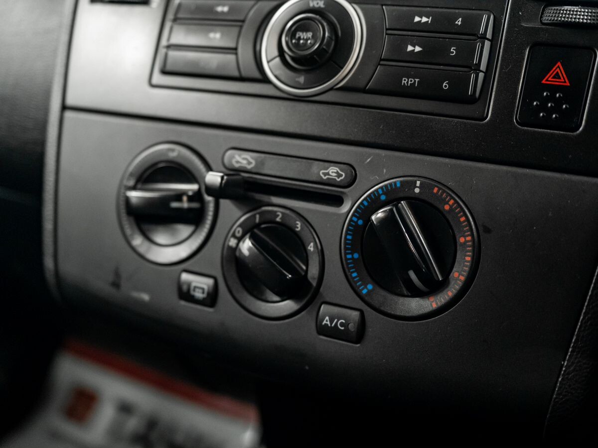 Nissan Tiida Latio 2006 - фото автомобиля