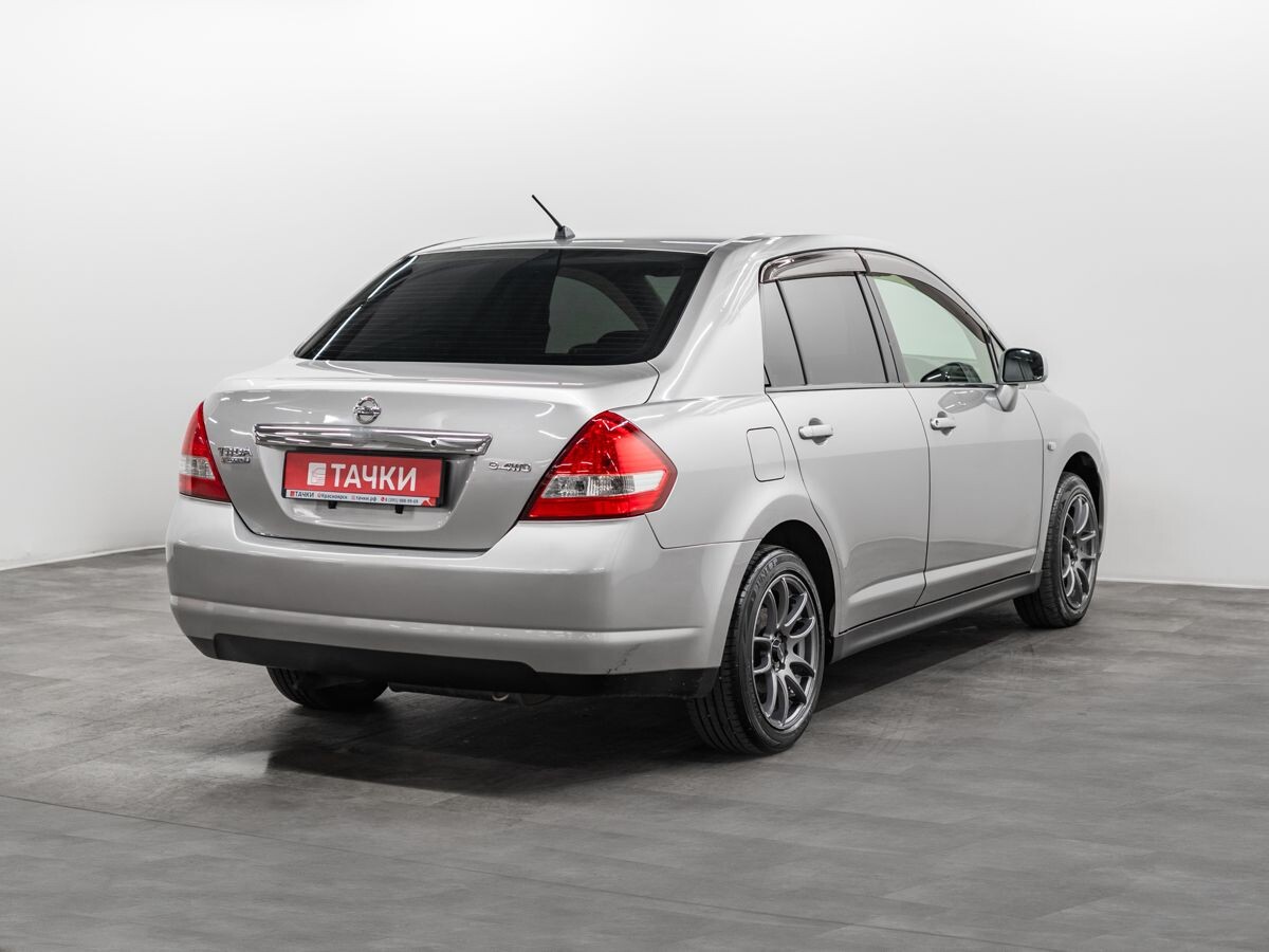 Nissan Tiida Latio 2006 - фото автомобиля