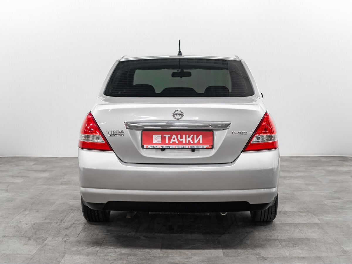 Nissan Tiida Latio 2006 - фото автомобиля