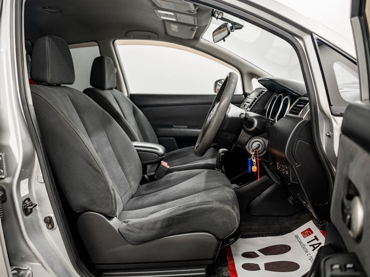 Nissan Tiida Latio 2006 - фото автомобиля